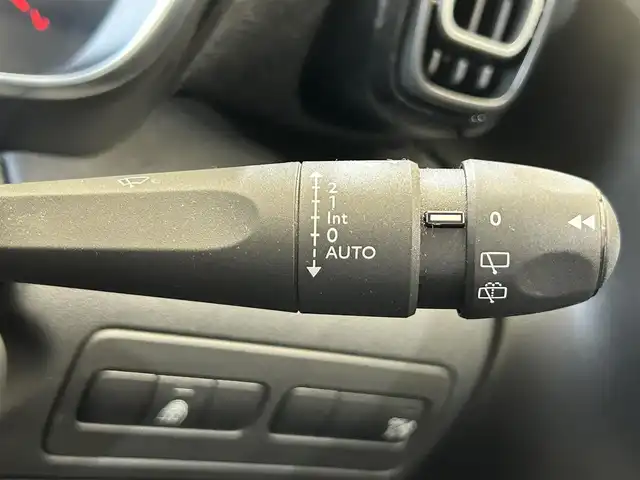 シトロエン Ｃ３ エアクロス シャイン 岩手県 2022(令4)年 1.5万km 緑 純正ディスプレイオーディオ/FM/USB/Bluetooth/バックカメラ/ETC/ドライブレコーダー/クルーズコントロール/衝突被害軽減ブレーキ/レーンキープアシスト/横滑り防止装置/アイドリングストップ/ブラインドスポットモニター/ハーフレザーシート/オートライト/LEDヘッドライト/オートワイパー/スマートキー/プッシュスタート/電動格納ミラー/純正16インチAW/純正フロアマット/ルーフレール/ワイヤレススマホ充電
