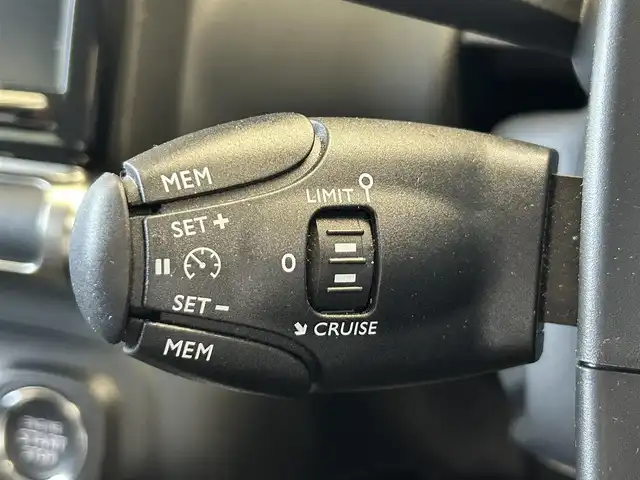 シトロエン Ｃ３ エアクロス シャイン 岩手県 2022(令4)年 1.5万km 緑 純正ディスプレイオーディオ/FM/USB/Bluetooth/バックカメラ/ETC/ドライブレコーダー/クルーズコントロール/衝突被害軽減ブレーキ/レーンキープアシスト/横滑り防止装置/アイドリングストップ/ブラインドスポットモニター/ハーフレザーシート/オートライト/LEDヘッドライト/オートワイパー/スマートキー/プッシュスタート/電動格納ミラー/純正16インチAW/純正フロアマット/ルーフレール/ワイヤレススマホ充電