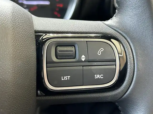 シトロエン Ｃ３ エアクロス シャイン 岩手県 2022(令4)年 1.5万km 緑 純正ディスプレイオーディオ/FM/USB/Bluetooth/バックカメラ/ETC/ドライブレコーダー/クルーズコントロール/衝突被害軽減ブレーキ/レーンキープアシスト/横滑り防止装置/アイドリングストップ/ブラインドスポットモニター/ハーフレザーシート/オートライト/LEDヘッドライト/オートワイパー/スマートキー/プッシュスタート/電動格納ミラー/純正16インチAW/純正フロアマット/ルーフレール/ワイヤレススマホ充電