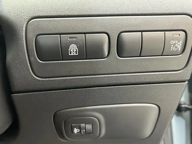 シトロエン Ｃ３ エアクロス シャイン 岩手県 2022(令4)年 1.5万km 緑 純正ディスプレイオーディオ/FM/USB/Bluetooth/バックカメラ/ETC/ドライブレコーダー/クルーズコントロール/衝突被害軽減ブレーキ/レーンキープアシスト/横滑り防止装置/アイドリングストップ/ブラインドスポットモニター/ハーフレザーシート/オートライト/LEDヘッドライト/オートワイパー/スマートキー/プッシュスタート/電動格納ミラー/純正16インチAW/純正フロアマット/ルーフレール/ワイヤレススマホ充電