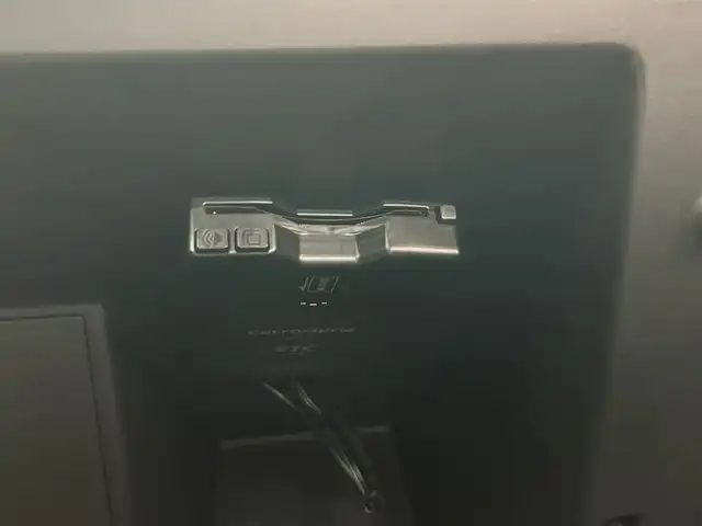 シトロエン Ｃ３ エアクロス シャイン 岩手県 2022(令4)年 1.5万km 緑 純正ディスプレイオーディオ/FM/USB/Bluetooth/バックカメラ/ETC/ドライブレコーダー/クルーズコントロール/衝突被害軽減ブレーキ/レーンキープアシスト/横滑り防止装置/アイドリングストップ/ブラインドスポットモニター/ハーフレザーシート/オートライト/LEDヘッドライト/オートワイパー/スマートキー/プッシュスタート/電動格納ミラー/純正16インチAW/純正フロアマット/ルーフレール/ワイヤレススマホ充電