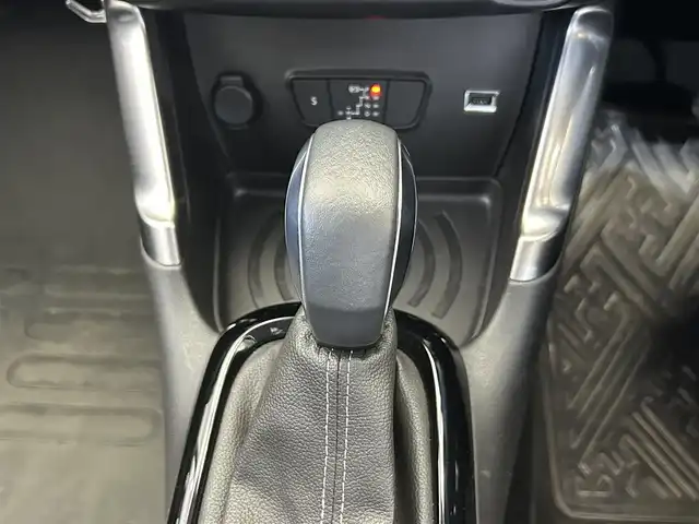 シトロエン Ｃ３ エアクロス シャイン 岩手県 2022(令4)年 1.5万km 緑 純正ディスプレイオーディオ/FM/USB/Bluetooth/バックカメラ/ETC/ドライブレコーダー/クルーズコントロール/衝突被害軽減ブレーキ/レーンキープアシスト/横滑り防止装置/アイドリングストップ/ブラインドスポットモニター/ハーフレザーシート/オートライト/LEDヘッドライト/オートワイパー/スマートキー/プッシュスタート/電動格納ミラー/純正16インチAW/純正フロアマット/ルーフレール/ワイヤレススマホ充電