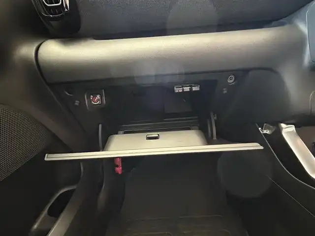 シトロエン Ｃ３ エアクロス シャイン 岩手県 2022(令4)年 1.5万km 緑 純正ディスプレイオーディオ/FM/USB/Bluetooth/バックカメラ/ETC/ドライブレコーダー/クルーズコントロール/衝突被害軽減ブレーキ/レーンキープアシスト/横滑り防止装置/アイドリングストップ/ブラインドスポットモニター/ハーフレザーシート/オートライト/LEDヘッドライト/オートワイパー/スマートキー/プッシュスタート/電動格納ミラー/純正16インチAW/純正フロアマット/ルーフレール/ワイヤレススマホ充電