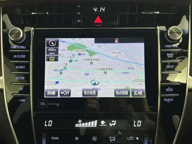 トヨタ ハリアー ハイブリッド プレミアム アドバンスドP 道央・札幌 2014(平26)年 4.3万km スパークリングブラックパールクリスタルシャイン ・ワンオーナー/・４WD/・寒冷地仕様/・純正メモリーナビゲーション（56112）/　CD/DVD/フルセグ/BT/USB/AUX/SD/・JBLサウンド/・ビルトインETC/・置くだけ充電/・パワーバックドア/・プリクラッシュセーフティ/・横滑り防止装置/・前後コーナーセンサー/・レーンキープアシスト/・レーダークルーズコントロール/・前席パワーシート/・ハーフレザーシート/・オートライト/・オートマチックハイビーム/・LEDヘッドライト/・純正フロアマット/・MTモード付AT/・スマートキー/・プッシュスタート/・純正AW18インチ/・ウッドコンビハンドル/・フロント・リアフォグランプ/・オートリトラクタブルミラー/・電動チルト&テレスコピックステアリング/・ステアリングリモコン/・保証書付き/・取説付き/・スペアキー1本/・ドアバイザー