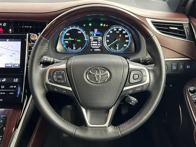 トヨタ ハリアー ハイブリッド プレミアム アドバンスドP 道央・札幌 2014(平26)年 4.3万km スパークリングブラックパールクリスタルシャイン ・ワンオーナー/・４WD/・寒冷地仕様/・純正メモリーナビゲーション（56112）/　CD/DVD/フルセグ/BT/USB/AUX/SD/・JBLサウンド/・ビルトインETC/・置くだけ充電/・パワーバックドア/・プリクラッシュセーフティ/・横滑り防止装置/・前後コーナーセンサー/・レーンキープアシスト/・レーダークルーズコントロール/・前席パワーシート/・ハーフレザーシート/・オートライト/・オートマチックハイビーム/・LEDヘッドライト/・純正フロアマット/・MTモード付AT/・スマートキー/・プッシュスタート/・純正AW18インチ/・ウッドコンビハンドル/・フロント・リアフォグランプ/・オートリトラクタブルミラー/・電動チルト&テレスコピックステアリング/・ステアリングリモコン/・保証書付き/・取説付き/・スペアキー1本/・ドアバイザー