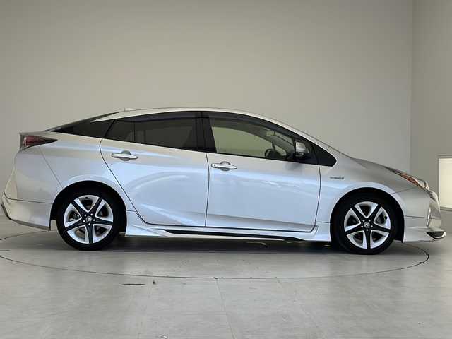 トヨタ プリウス S ツーリングセレクション 愛知県 2015(平27)年 2.8万km シルバー トヨタセーフティセンス/純正9型ナビ/モデリスタエアロ/レーダークルーズコントロール/シートヒーター/フルセグ/CD DVD/Bluetooth/バックカメラ/純正アルミホイール/LEDヘッドライト/レーンキープアシスト/オートマチックハイビーム/ドライブレコーダー/ETC/ステアリングスイッチ/スマートキー/プッシュスタート