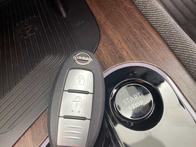 日産 オーラ G レザーエディション 群馬県 2024(令6)年 0.8万km バーガンディー BOSEパーソナルプラスサウンドシステム　純正9型ナビ　全周囲カメラ　衝突被害軽減ブレーキ　置くだけ充電　デジタルインナーミラー　ステアリングヒーター　アダプティブクルーズコントロール　LED　禁煙車