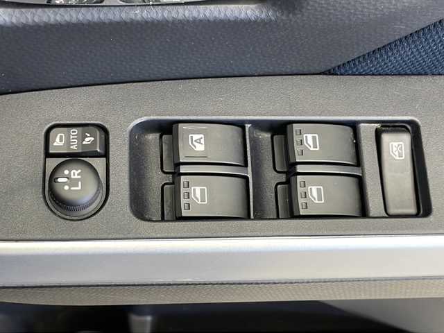 ダイハツ トール カスタムG 千葉県 2020(令2)年 7万km ブラックマイカメタリック スマートアシスト/先行車発進警報/衝突被害軽減システム/クリアランスソナー/レーダークルーズコントロール/車線逸脱警報/純正SDナビ/　（Bluetooth/CD/DVD/USB/フルセグTV/iPod）/バックカメラ/純正ビルトインETC/純正ドライブレコーダー（前方のみ）/両側パワースライドドア/パワーステアリング/アイドリングストップ/純正フロアマット/サンシェード/オートハイビーム/LEDヘッドライト/ドアバイザー/フォグランプ/純正14インチアルミホイール