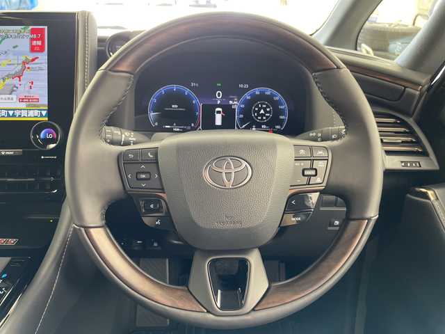 トヨタ アルファード Z 道央・札幌 2025(令7)年 0.2万km プラチナホワイトパールマイカ ・4WD  /  寒冷地仕様/・トヨタセーフティーセンス/・純正14インチディスプレイオーディオ/・BT/USB(AppleCarPlay/AndroidAuto)/・フルセグTV/・パノラミックビューモニター/・両側パワースライドドア/・パワーバックドア/・レーダークルーズコントロール/・3眼LEDヘッドライト/・アダプティブハイビームシステム/・フロント/リアフォグランプ/・ブラック合成皮革シート/・メモリーパワーシート/・シートヒーター/ベンチレーション/・スマートキー/・純正18インチAW/・置くだけ充電/・デジタルインナーミラー/・純正ドライブレコーダー/・ETC2.0