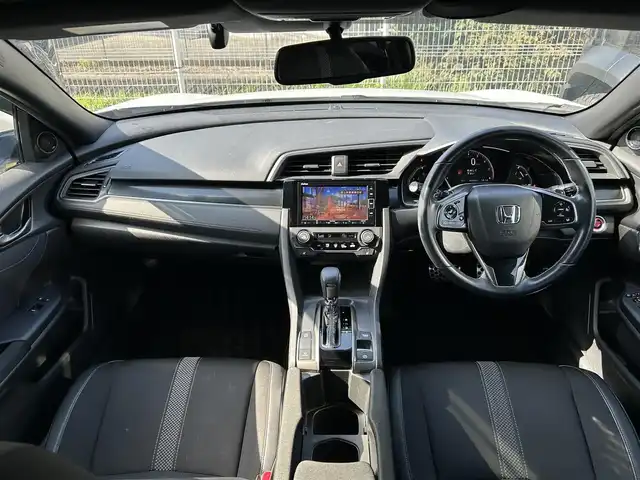 ホンダ シビック ハッチバック 宮城県 2020(令2)年 5.4万km プラチナホワイトパール １オーナー//純正ＡＷ//Ｍｏｄｕｌｏ　ＡＷ//ドラレコ//純正ＳＤナビ（ＤＶＤ、ＣＤ、ＦＭ、ＡＭ、ＳＤ、ＢＴ）//追従型クルコン//純正フロアマット//ビルトインＥＴＣ２．０//Ｄ／Ｎヒートシーター//プリクラッシュセーフティ//車線維持支援システム//横滑り防止機能//プッシュスタート//キーレス