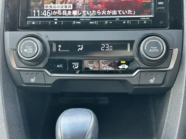 ホンダ シビック ハッチバック 宮城県 2020(令2)年 5.4万km プラチナホワイトパール １オーナー//純正ＡＷ//Ｍｏｄｕｌｏ　ＡＷ//ドラレコ//純正ＳＤナビ（ＤＶＤ、ＣＤ、ＦＭ、ＡＭ、ＳＤ、ＢＴ）//追従型クルコン//純正フロアマット//ビルトインＥＴＣ２．０//Ｄ／Ｎヒートシーター//プリクラッシュセーフティ//車線維持支援システム//横滑り防止機能//プッシュスタート//キーレス