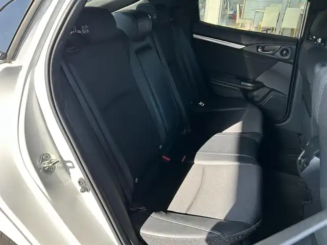 ホンダ シビック ハッチバック 宮城県 2020(令2)年 5.4万km プラチナホワイトパール １オーナー//純正ＡＷ//Ｍｏｄｕｌｏ　ＡＷ//ドラレコ//純正ＳＤナビ（ＤＶＤ、ＣＤ、ＦＭ、ＡＭ、ＳＤ、ＢＴ）//追従型クルコン//純正フロアマット//ビルトインＥＴＣ２．０//Ｄ／Ｎヒートシーター//プリクラッシュセーフティ//車線維持支援システム//横滑り防止機能//プッシュスタート//キーレス