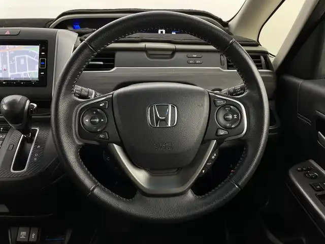 ホンダ フリード＋ G ホンダセンシング 新潟県 2022(令4)年 5.6万km スーパープラチナグレーメタリック 純正ナビ/　　フルセグ/CD/DVD/BT/バックカメラ/両側パワースライドドア/レーダークルーズコントロール/LEDオートライト/ハーフレザー/シートヒーター/純正15インチアルミホイール/ステリングスイッチ/アイドリングストップ/レーンキープ/スマートキー/ビルトインETC