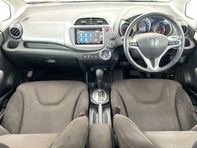 ホンダ フィット XH 新潟県 2012(平24)年 6.7万km プレミアムホワイトパール 4WD/純正インターナビ(VXM-128VSXi)/CD/DVD/USB/ワンセグテレビ/バックカメラ/ETC/クルーズコントロール/シートヒーター /ミラーヒーター/ステアリングスイッチ/スマートキー/キセノンヘッドライト/オートライト/社外15インチAW夏タイヤ車載