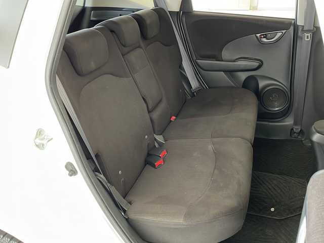 ホンダ フィット XH 新潟県 2012(平24)年 6.7万km プレミアムホワイトパール 4WD/純正インターナビ(VXM-128VSXi)/CD/DVD/USB/ワンセグテレビ/バックカメラ/ETC/クルーズコントロール/シートヒーター /ミラーヒーター/ステアリングスイッチ/スマートキー/キセノンヘッドライト/オートライト/社外15インチAW夏タイヤ車載