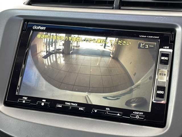 ホンダ フィット XH 新潟県 2012(平24)年 6.7万km プレミアムホワイトパール 4WD/純正インターナビ(VXM-128VSXi)/CD/DVD/USB/ワンセグテレビ/バックカメラ/ETC/クルーズコントロール/シートヒーター /ミラーヒーター/ステアリングスイッチ/スマートキー/キセノンヘッドライト/オートライト/社外15インチAW夏タイヤ車載