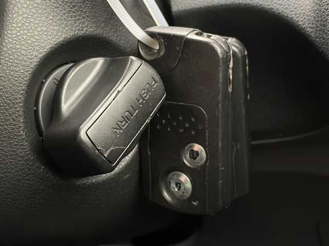 ホンダ フィット XH 新潟県 2012(平24)年 6.7万km プレミアムホワイトパール 4WD/純正インターナビ(VXM-128VSXi)/CD/DVD/USB/ワンセグテレビ/バックカメラ/ETC/クルーズコントロール/シートヒーター /ミラーヒーター/ステアリングスイッチ/スマートキー/キセノンヘッドライト/オートライト/社外15インチAW夏タイヤ車載