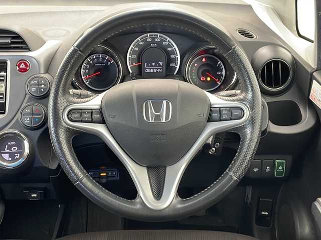 ホンダ フィット XH 新潟県 2012(平24)年 6.7万km プレミアムホワイトパール 4WD/純正インターナビ(VXM-128VSXi)/CD/DVD/USB/ワンセグテレビ/バックカメラ/ETC/クルーズコントロール/シートヒーター /ミラーヒーター/ステアリングスイッチ/スマートキー/キセノンヘッドライト/オートライト/社外15インチAW夏タイヤ車載