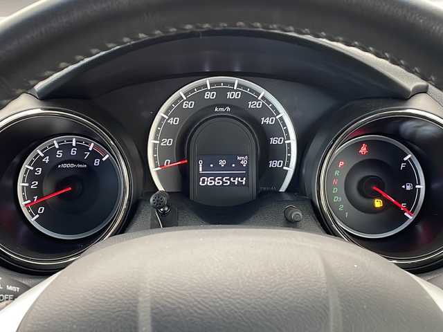 ホンダ フィット XH 新潟県 2012(平24)年 6.7万km プレミアムホワイトパール 4WD/純正インターナビ(VXM-128VSXi)/CD/DVD/USB/ワンセグテレビ/バックカメラ/ETC/クルーズコントロール/シートヒーター /ミラーヒーター/ステアリングスイッチ/スマートキー/キセノンヘッドライト/オートライト/社外15インチAW夏タイヤ車載