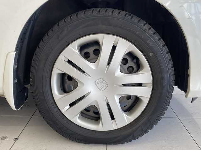 ホンダ フィット XH 新潟県 2012(平24)年 6.7万km プレミアムホワイトパール 4WD/純正インターナビ(VXM-128VSXi)/CD/DVD/USB/ワンセグテレビ/バックカメラ/ETC/クルーズコントロール/シートヒーター /ミラーヒーター/ステアリングスイッチ/スマートキー/キセノンヘッドライト/オートライト/社外15インチAW夏タイヤ車載
