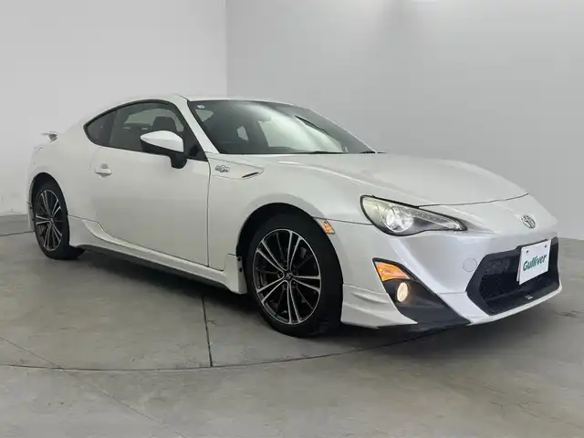 トヨタ ８６ GT リミテッド 愛知県 2012(平24)年 4.5万km サテンホワイトパール ＴＲＤエアロ　/ＴＲＤマフラー　/ナビNSZT-W62G/ＨＩＤライト　/オートライト　/スマートキー　/ワンセグＴＶ　/プッシュスタート/アルミホイール　/フロアマット　/保証書　/取説　/記録簿
