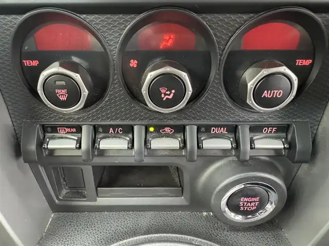 トヨタ ８６ GT リミテッド 愛知県 2012(平24)年 4.5万km サテンホワイトパール ＴＲＤエアロ　/ＴＲＤマフラー　/ナビNSZT-W62G/ＨＩＤライト　/オートライト　/スマートキー　/ワンセグＴＶ　/プッシュスタート/アルミホイール　/フロアマット　/保証書　/取説　/記録簿