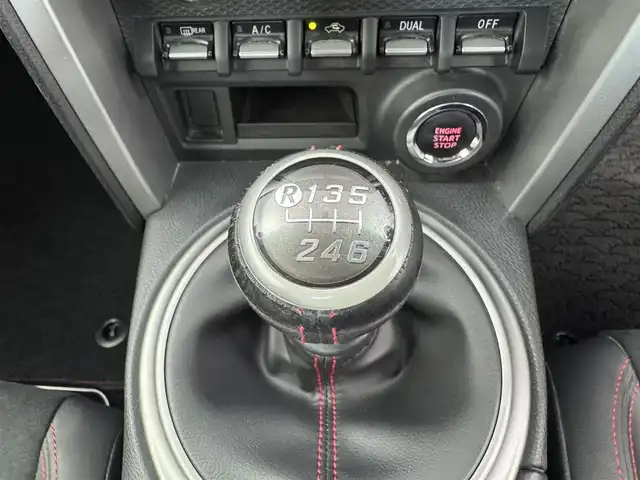 トヨタ ８６ GT リミテッド 愛知県 2012(平24)年 4.5万km サテンホワイトパール ＴＲＤエアロ　/ＴＲＤマフラー　/ナビNSZT-W62G/ＨＩＤライト　/オートライト　/スマートキー　/ワンセグＴＶ　/プッシュスタート/アルミホイール　/フロアマット　/保証書　/取説　/記録簿