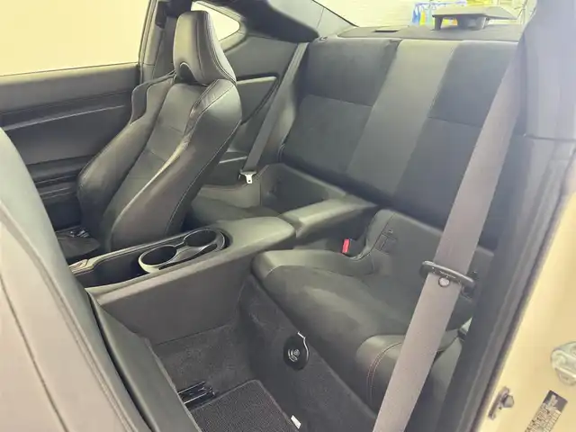 トヨタ ８６ GT リミテッド 愛知県 2012(平24)年 4.5万km サテンホワイトパール ＴＲＤエアロ　/ＴＲＤマフラー　/ナビNSZT-W62G/ＨＩＤライト　/オートライト　/スマートキー　/ワンセグＴＶ　/プッシュスタート/アルミホイール　/フロアマット　/保証書　/取説　/記録簿
