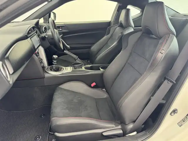 トヨタ ８６ GT リミテッド 愛知県 2012(平24)年 4.5万km サテンホワイトパール ＴＲＤエアロ　/ＴＲＤマフラー　/ナビNSZT-W62G/ＨＩＤライト　/オートライト　/スマートキー　/ワンセグＴＶ　/プッシュスタート/アルミホイール　/フロアマット　/保証書　/取説　/記録簿