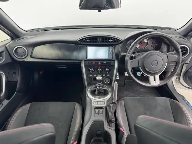トヨタ ８６ GT リミテッド 愛知県 2012(平24)年 4.5万km サテンホワイトパール ＴＲＤエアロ　/ＴＲＤマフラー　/ナビNSZT-W62G/ＨＩＤライト　/オートライト　/スマートキー　/ワンセグＴＶ　/プッシュスタート/アルミホイール　/フロアマット　/保証書　/取説　/記録簿