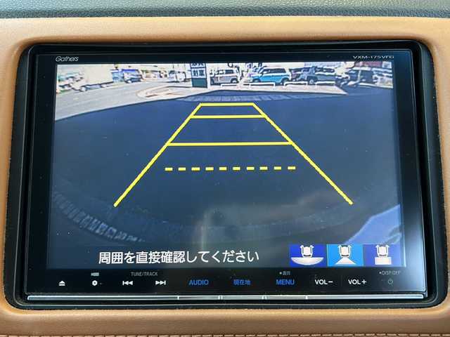 ホンダ ヴェゼル ハイブリッド Z ホンダセンシング 静岡県 2017(平29)年 7.7万km クリスタルブラックパール 純正ナビ/・CD/DVD/USB/SD/ipod/HDMI/Bluetooth/・ラジオ/フルセグTV/VTR/AUX/主要装備/・レーダークルーズコントロール　/・ドライブレコーダー　/・ＥＴＣ　/・ステアリングリモコン　/・パドルシフト　/・レーンキープアシスト　/・オートハイビーム　/・オートライト　/・バックカメラ　/・シートヒーター　/・クリアランスソナー/・ＬＥＤヘッドライト/・社外アルミホイール/・スマートキー/・プッシュスタート/・横滑り防止/・ABS/・盗難防止