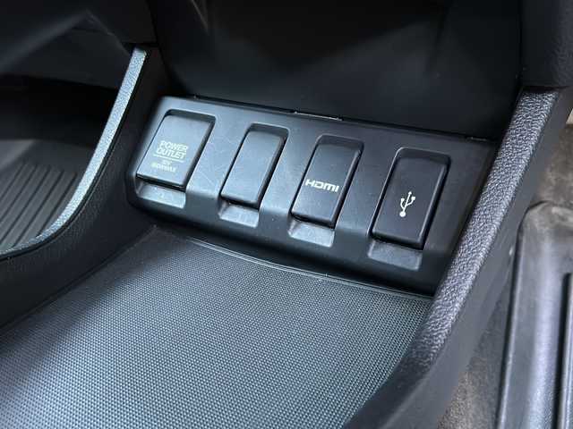 ホンダ ヴェゼル ハイブリッド Z ホンダセンシング 静岡県 2017(平29)年 7.7万km クリスタルブラックパール 純正ナビ/・CD/DVD/USB/SD/ipod/HDMI/Bluetooth/・ラジオ/フルセグTV/VTR/AUX/主要装備/・レーダークルーズコントロール　/・ドライブレコーダー　/・ＥＴＣ　/・ステアリングリモコン　/・パドルシフト　/・レーンキープアシスト　/・オートハイビーム　/・オートライト　/・バックカメラ　/・シートヒーター　/・クリアランスソナー/・ＬＥＤヘッドライト/・社外アルミホイール/・スマートキー/・プッシュスタート/・横滑り防止/・ABS/・盗難防止