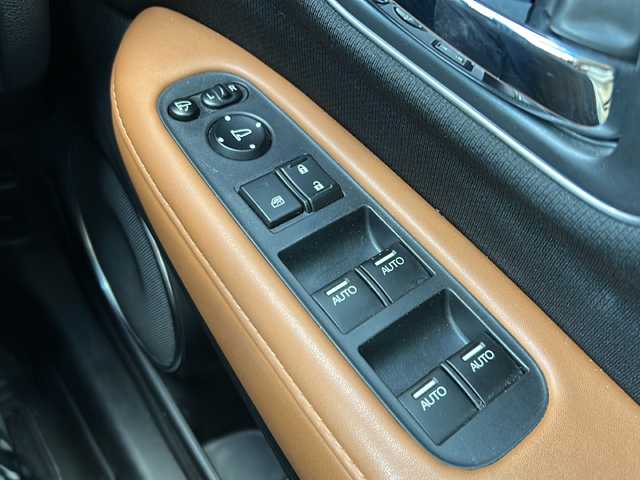 ホンダ ヴェゼル ハイブリッド Z ホンダセンシング 静岡県 2017(平29)年 7.7万km クリスタルブラックパール 純正ナビ/・CD/DVD/USB/SD/ipod/HDMI/Bluetooth/・ラジオ/フルセグTV/VTR/AUX/主要装備/・レーダークルーズコントロール　/・ドライブレコーダー　/・ＥＴＣ　/・ステアリングリモコン　/・パドルシフト　/・レーンキープアシスト　/・オートハイビーム　/・オートライト　/・バックカメラ　/・シートヒーター　/・クリアランスソナー/・ＬＥＤヘッドライト/・社外アルミホイール/・スマートキー/・プッシュスタート/・横滑り防止/・ABS/・盗難防止