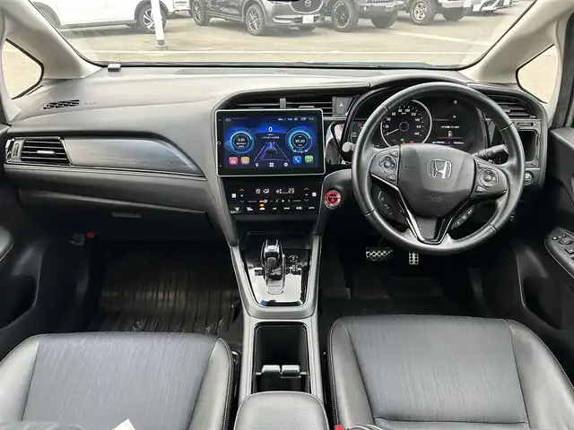 ホンダ シャトル ハイブリッド Z ホンダセンシング 和歌山県 2019(令1)年 5.7万km プラチナホワイトパール デイスプレーオーディオ/ビルトインETC/USBポート/ホンダセンシング/レーダークルーズコントロー/革巻きステアリング/ステアリングスイッチ/パドルシフト/ハーフレザーシート/前席シートヒーター/LEDヘッドライト/フォグランプ/オートライト/電格ミラー/純正16インチAW/ルーフレール/プッシュスタート/スマートキー