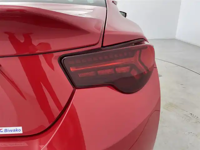 トヨタ ８６ GT 群馬県 2015(平27)年 7万km ピュアレッド tom’sテールライト/純正リアバンパーガーニッシュカバー/社外トランクスポイラー/社外グリル/＝＝＝＝＝/純正7インチSDナビ/・BT TV AM FM SD DISC AUX/=====/クルーズコントロール　パドルシフト　ワンオーナー　純正７インチＳＤナビ　ｔｏｍ｀ｓテールライト　純正リアバンパーガーニッシュカバー　社外トランクスポイラー　社外グリル　ＭＴモード付ＡＴ　禁煙車　ＥＴＣ