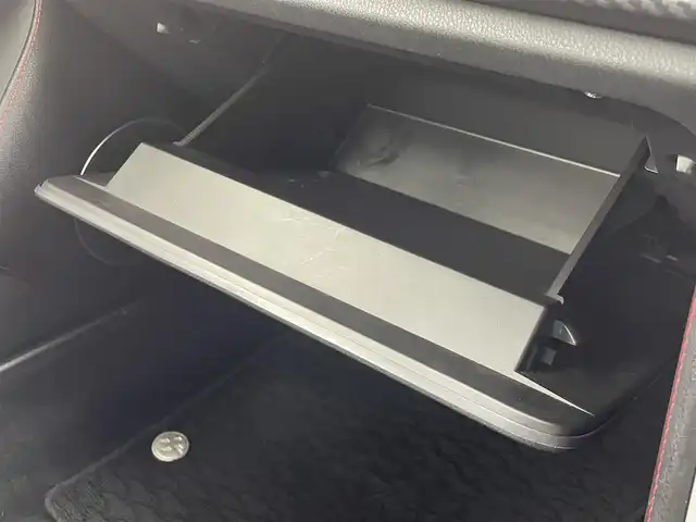 トヨタ ８６ GT 群馬県 2015(平27)年 7万km ピュアレッド tom’sテールライト/純正リアバンパーガーニッシュカバー/社外トランクスポイラー/社外グリル/＝＝＝＝＝/純正7インチSDナビ/・BT TV AM FM SD DISC AUX/=====/クルーズコントロール　パドルシフト　ワンオーナー　純正７インチＳＤナビ　ｔｏｍ｀ｓテールライト　純正リアバンパーガーニッシュカバー　社外トランクスポイラー　社外グリル　ＭＴモード付ＡＴ　禁煙車　ＥＴＣ