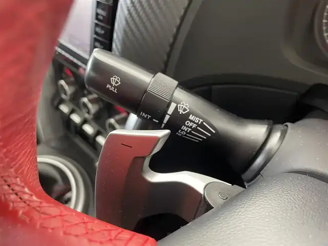 トヨタ ８６ GT 群馬県 2015(平27)年 7万km ピュアレッド tom’sテールライト/純正リアバンパーガーニッシュカバー/社外トランクスポイラー/社外グリル/＝＝＝＝＝/純正7インチSDナビ/・BT TV AM FM SD DISC AUX/=====/クルーズコントロール　パドルシフト　ワンオーナー　純正７インチＳＤナビ　ｔｏｍ｀ｓテールライト　純正リアバンパーガーニッシュカバー　社外トランクスポイラー　社外グリル　ＭＴモード付ＡＴ　禁煙車　ＥＴＣ