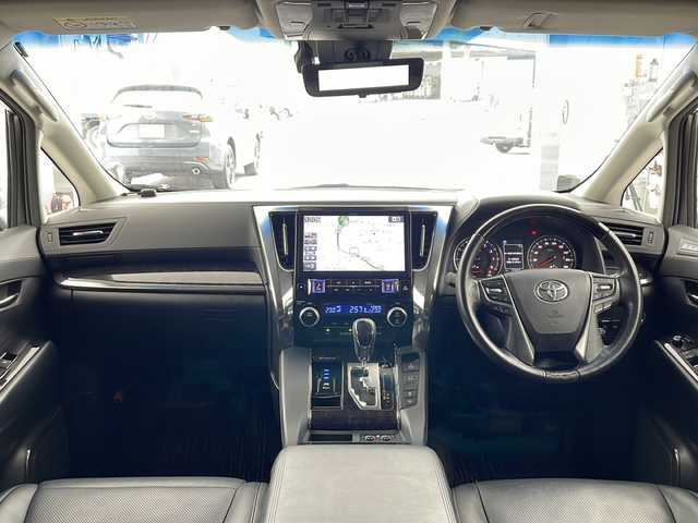 トヨタ ヴェルファイア Z Gエディション 兵庫県 2018(平30)年 7.8万km ホワイトパールクリスタルシャイン ・トヨタセーフティーセンス/・プリクラッシュセーフティ/・レーンディバチャーアラート/・パーキングサポートブレーキ/・クリアランスソナー/・ロードサインアシスト/・オートマチックハイビーム/・レーダークルーズコントロール/・先行車発進お知らせ/・アルパインナビ＆TV＆BT＆DVD＆SD&CD&HDMI/・アルパインフリップダウンモニター/・バックカメラ/・両側パワースライドドア/・前席シートヒーター/・前席ベンチレーション/・運転席メモリーシート/・前席パワーシート/・ステアリングヒーター/・デジタルインナーミラー/・ビルトインETC/・ウッドコンビハンドル/・AC100V電源/・スマートキー/・プッシュスタート/・パワーバックドア/・LEDヘッドライト/・LEDフォグランプ/・オートライト/・助手席オットマン/・2列目オットマン/・純正18インチアルミホイール