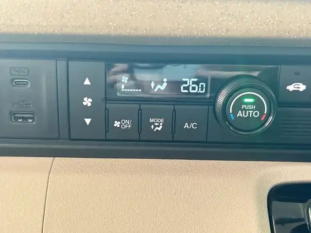 ホンダ Ｎ ＢＯＸ 埼玉県 2024(令6)年 1.8万km プラチナホワイトパール ホンダセンシング/純正ナビ/　　USB/BT/フルセグTV/バックカメラ/片側パワースライドドア/アダプティブクルーズコントロール/LEDオートライト/ステアリングスイッチ/プッシュスタート/ETC/禁煙車