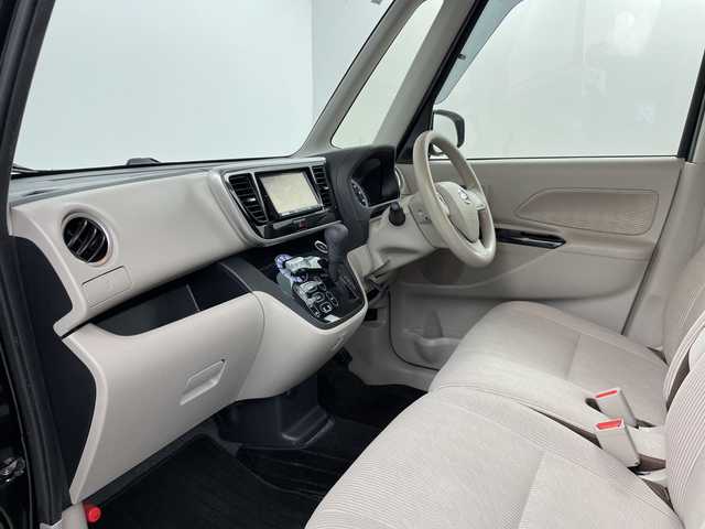 日産 デイズ ルークス X 道央・札幌 2017(平29)年 7.4万km ブラック ・４WD　/エマージェンシーブレーキ/・衝突被害軽減ブレーキ/・純正HDDナビ/・DVD.CD.フルセグ/・アラウンドビューモニターモニター/・バックカメラ/・左パワースライドドア/・プッシュスタート/スマートー/・アイドリングストップ/・スタッドレスタイヤＡＷ積込み/・ＥＴＣ