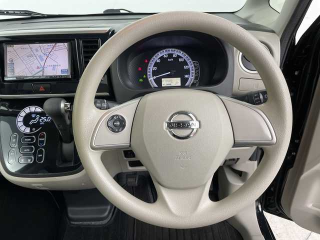 日産 デイズ ルークス X 道央・札幌 2017(平29)年 7.4万km ブラック ・４WD　/エマージェンシーブレーキ/・衝突被害軽減ブレーキ/・純正HDDナビ/・DVD.CD.フルセグ/・アラウンドビューモニターモニター/・バックカメラ/・左パワースライドドア/・プッシュスタート/スマートー/・アイドリングストップ/・スタッドレスタイヤＡＷ積込み/・ＥＴＣ