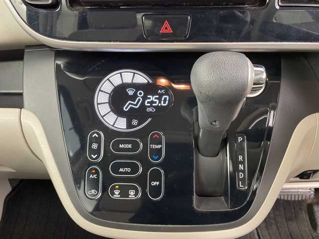 日産 デイズ ルークス X 道央・札幌 2017(平29)年 7.4万km ブラック ・４WD　/エマージェンシーブレーキ/・衝突被害軽減ブレーキ/・純正HDDナビ/・DVD.CD.フルセグ/・アラウンドビューモニターモニター/・バックカメラ/・左パワースライドドア/・プッシュスタート/スマートー/・アイドリングストップ/・スタッドレスタイヤＡＷ積込み/・ＥＴＣ