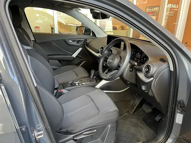 アウディ Ｑ２ 30TFSIスポーツ 宮城県 2020(令2)年 2.5万km グレー アシスタンスパッケージ/バーチャルコックピット/MMIナビゲーションシステム/フルセグTV/バックカメラ/パーキングエイド/シートヒーター/LEDヘッドライト/オートライト/アドバンストキー/パワーバックドア/純正17インチAW/ドライブレコーダー/ETC車載器