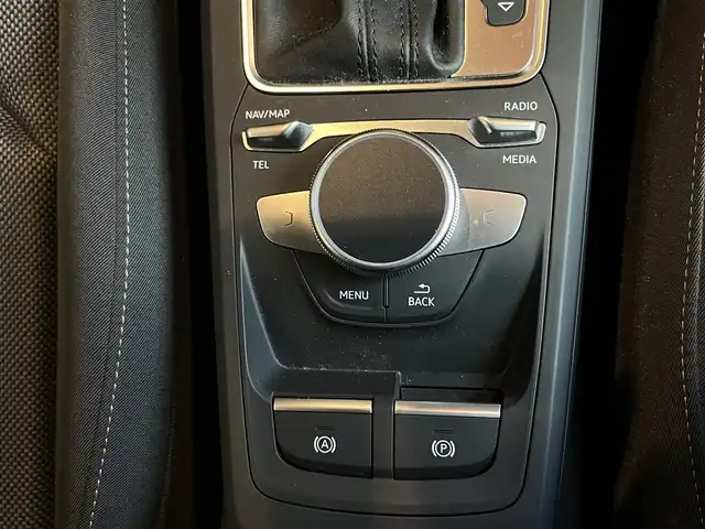 アウディ Ｑ２ 30TFSIスポーツ 宮城県 2020(令2)年 2.5万km グレー アシスタンスパッケージ/バーチャルコックピット/MMIナビゲーションシステム/フルセグTV/バックカメラ/パーキングエイド/シートヒーター/LEDヘッドライト/オートライト/アドバンストキー/パワーバックドア/純正17インチAW/ドライブレコーダー/ETC車載器