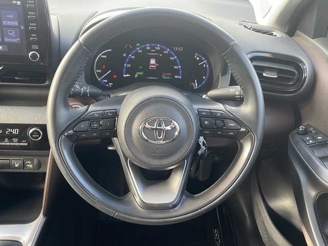 トヨタ ヤリスクロス ハイブリッド Z 三重県 2021(令3)年 3.7万km ホワイトパールクリスタルシャイン 禁煙/純正コネクテッドナビ/バックカメラ/ビルトインETC/シートヒーター/パワーシート/BSM/レーダークルーズコントロール/レーンキープアシスト/プリクラッシュ/スペアキー/LEDオートライト/電動格納ミラー