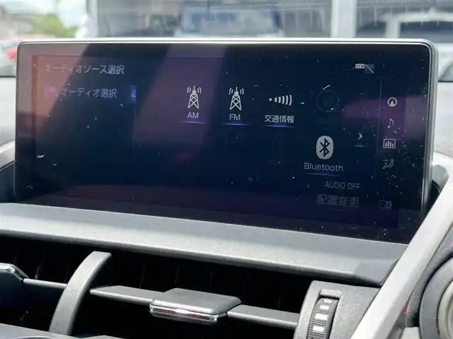 レクサス ＮＸ 300 Fスポーツ 佐賀県 2018(平30)年 6.3万km ホワイトノーヴァガラスフレーク Lexus Safety System +/・プリクラッシュセーフティシステム/・レーンディパーチャーアラート＆キーピングアシスト/・オートマチック＆アダプティブハイビームシステム/・レーダークルーズコントロール/サンルーフ/赤レザーシート/シートヒーター/シートベンチレーション/パワーシート/シートメモリー/純正SDナビ/CD/DVD/SD/Bluetooth/フルセグTV/全方位モニター/ビルトインETC2.0/ヘッドアップディスプレイ/ブラインドスポットモニター/電動リアゲート/クリアランスソナー /純正18インチAW/ステアリングヒーター/アイドリングストップ/電動チルトステアリング/革巻きステアリング/ステアリングスイッチ/パドルシフト/シーケンシャルターンランプウインカー/LEDヘッドライト/フォグランプ/オートライト/オートリトラクタブルミラー /ウインカーミラー/純正フロアマット