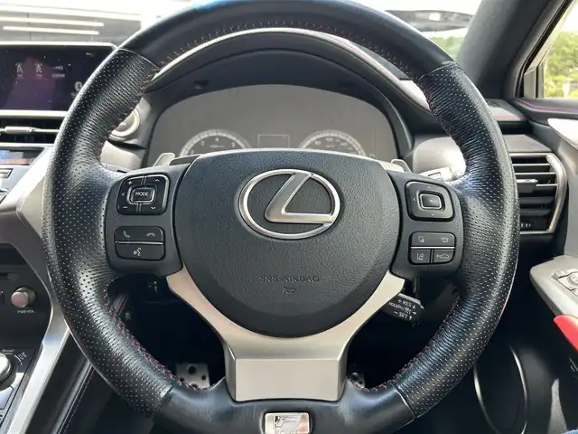 レクサス ＮＸ 300 Fスポーツ 佐賀県 2018(平30)年 6.3万km ホワイトノーヴァガラスフレーク Lexus Safety System +/・プリクラッシュセーフティシステム/・レーンディパーチャーアラート＆キーピングアシスト/・オートマチック＆アダプティブハイビームシステム/・レーダークルーズコントロール/サンルーフ/赤レザーシート/シートヒーター/シートベンチレーション/パワーシート/シートメモリー/純正SDナビ/CD/DVD/SD/Bluetooth/フルセグTV/全方位モニター/ビルトインETC2.0/ヘッドアップディスプレイ/ブラインドスポットモニター/電動リアゲート/クリアランスソナー /純正18インチAW/ステアリングヒーター/アイドリングストップ/電動チルトステアリング/革巻きステアリング/ステアリングスイッチ/パドルシフト/シーケンシャルターンランプウインカー/LEDヘッドライト/フォグランプ/オートライト/オートリトラクタブルミラー /ウインカーミラー/純正フロアマット