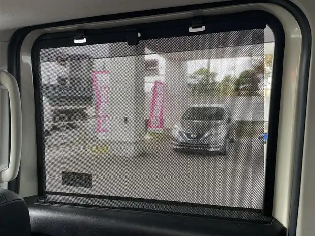 三菱 デリカミニ T プレミアム 埼玉県 2024(令6)年 1.5万km アイボリー 外部検査済み/ワンオーナー/社外9インチナビ（AVIC-RQ720）/・Bluetoothオーディオ/・フルセグTV/・CD/DVD/マルチアラウンドモニター/両側パワースライドドア/前席シートヒーター/ステアリングヒーター/デジタルルームミラー/前後ドライブレコーダー/e-Assist/・衝突被害軽減ブレーキシステム/・踏み間違い衝突防止アシスト/・車線逸脱警報アシスト/車線逸脱防止支援機構/・オートマチックハイビーム/・ふらつき警報/・前方衝突予測警報/・標識認識システム/・先行車発進通知/マイパイロット（高速道路同一車線運転支援機能）/・レーダークルーズコントロール/・車線維持支援機能/電動パーキングブレーキ/ブレーキオートホールド/リヤサーキュレーター（プラズマクラスター付）/パドルシフト/純正フロアマット/純正15インチAW/保証書/取扱説明書/スペアキー