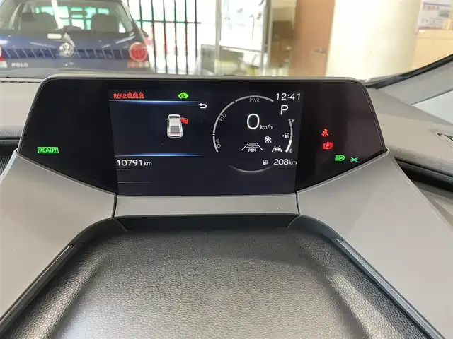 トヨタ プリウス Z 東京都 2023(令5)年 1.1万km プラチナホワイトパールマイカ ワンオーナー/メーカーナビ/（Bluetooth/フルセグ/USB/Miracast）/全方位カメラ/クリアランスソナー/ガラスルーフ/ブラックレザーシート/・前席シートヒーター/エアーシート/・運転席メモリーシート/純正デジタルインナーミラー/・F/Rドラレコ機能付き/レーダークルーズ/LDA/BSM/プロアクティブドライビングアシスト/RCTA/プリクラッシュセーフティ/アドバンストパーキング/パワーバックドア/革巻きステアリング/ステアリングヒーター/オートハイビーム/ライトレベライザー/オートライト/LEDライト/リアフォグライト/スマートキー/プッシュスタート/スペアキー/電動パーキング/オートホールド/ETC2.0/リアプライバシーガラス/ISOFIX/ワイヤレス充電/純正19インチアルミホイール/電動格納ウィンカーミラー/フロアマット/AC100V/オートエアコン/W+サイドSRS&ABS/横滑防止装置/新車時保証書/取扱説明書/ディーラー記録簿/（R6.3/R7.3）