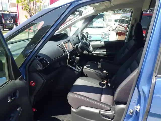 日産 セレナ ハイウェイスターVセレクションⅡ 千葉県 2019(平31)年 5.8万km シャイニングブルー エマージェンシーブレーキ/クルーズコントロール/ハンズフリー両側パワースライドドア/9インチ純正SDナビ/地デジTV/【BD/DVD/CD再生機能　Bluetooth接続】/アラウンドビューモニター/フリップダウンモニター/ドライブレコーダー（DJ4-D）/革巻きステアリング/ステアリングスイッチ/ETC/LEDヘッドライト/フォグライト/ウインカーミラー/コーナーセンサー/純正16インチアルミホイル/サイド/カーテンエアバッグ/インテリジェントキー